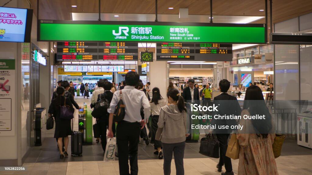 JR commuter pass Tokyo to get into station